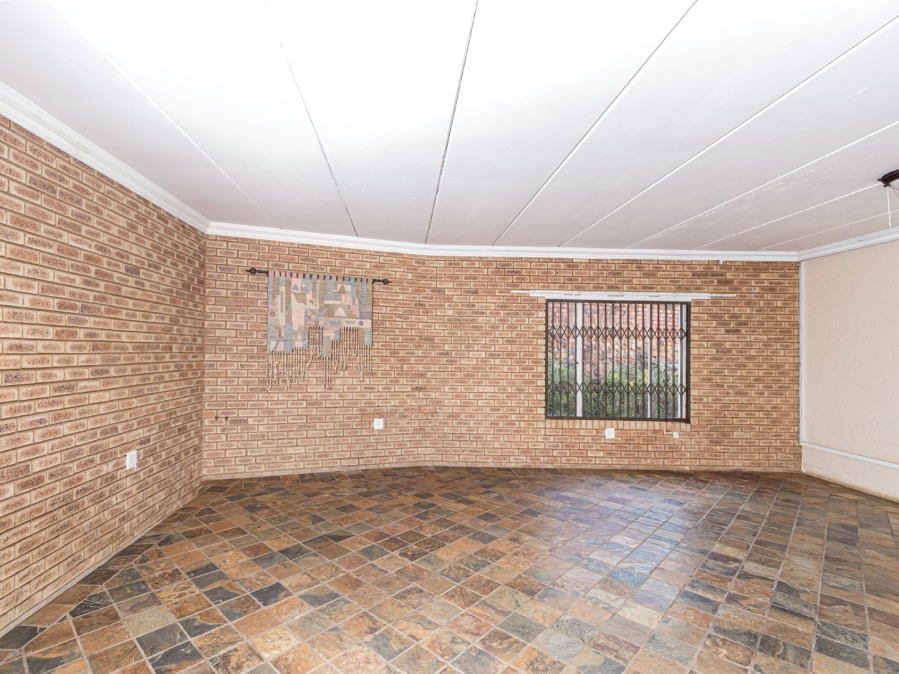 4 Bedroom Property for Sale in Schoemansville North West
